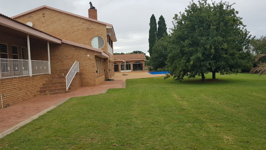 5 Bedroom Property for Sale in Sasolburg Rural Free State